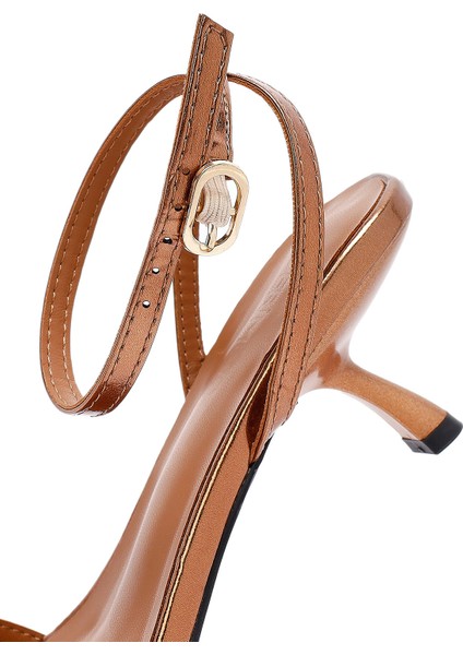 Kadın Bronz Kısa Ince Topuklu Metalik Sandalet 25SFE451532