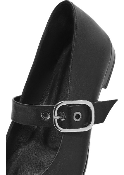 Kadın Siyah Tokalı Deri Babet 25SFD202118