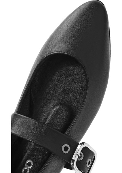 Kadın Siyah Tokalı Deri Babet 25SFD202118