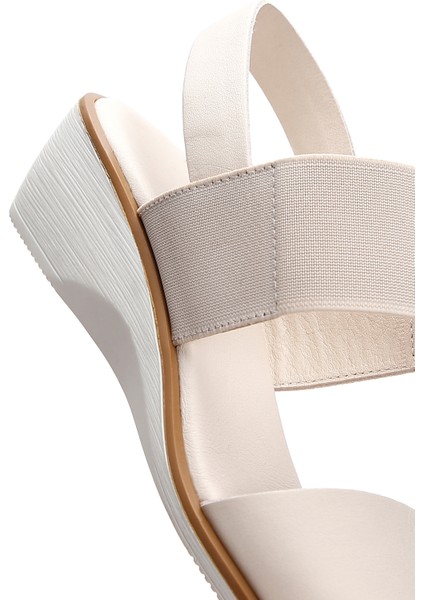 Kadın Bej Dolgu Topuklu Deri Sandalet 25SFD150914