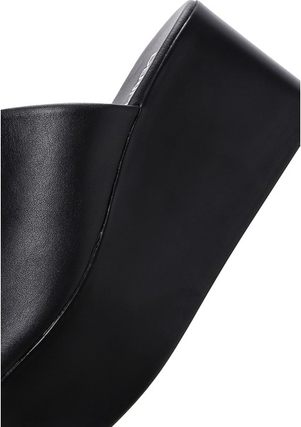 Kadın Siyah Dolgu Topuklu Deri Terlik 25SFD150318