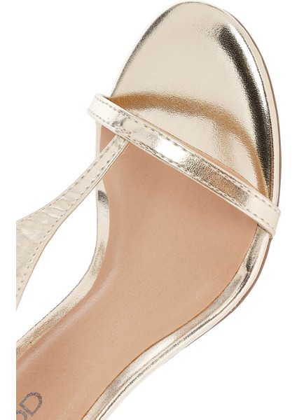 Kadın Altın Bilekten Tokalı Yüksek Ince Topuklu Metalik Sandalet 25SFD443032