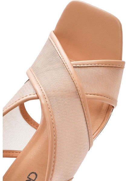 Kadın Bej Bilekten Tokalı Kalın Topuklu Kumaş Sandalet 25SFD44256F
