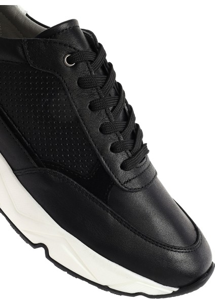 Erkek Siyah Bağcıklı Kalın Tabanlı Deri Sneaker 25SFD675218