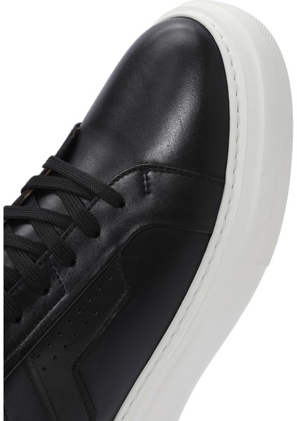 Erkek Siyah Bağcıklı Kalın Tabanlı Deri Sneaker 25SFD612518