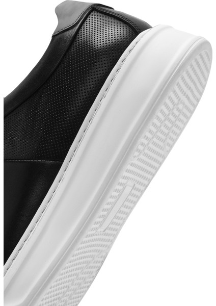Erkek Siyah Bağcıklı Kalın Tabanlı Deri Sneaker 25SFD612818