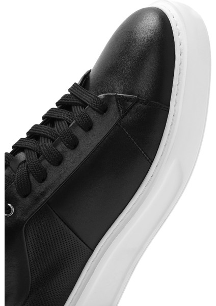 Erkek Siyah Bağcıklı Kalın Tabanlı Deri Sneaker 25SFD612818