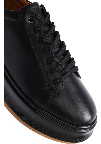 Erkek Siyah Bağcıklı Kalın Tabanlı Deri Sneaker 25SFD675118