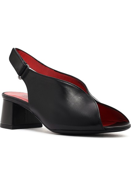 Kadın Siyah Bilekten Bantlı Kısa Kalın Topuklu Deri Sandalet 25SFD110518