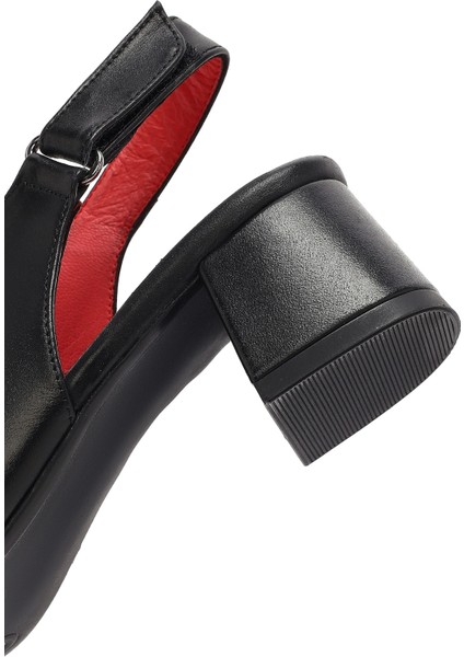 Kadın Siyah Bilekten Bantlı Kısa Kalın Topuklu Deri Sandalet 25SFD110518