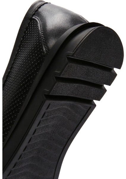 Kadın Siyah Tokalı Deri Comfort Loafer 25SFD151818