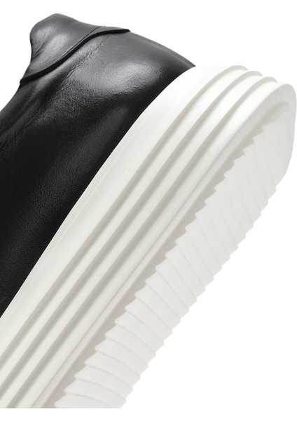 Erkek Siyah Kalın Tabanlı Bağcıklı Deri Sneaker 25SFD654118