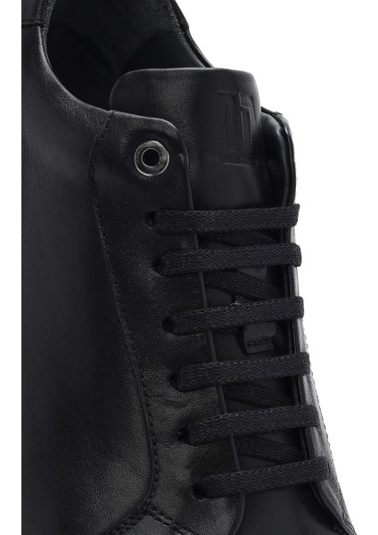 Erkek Siyah Kalın Tabanlı Bağcıklı Deri Sneaker 25SFD654118