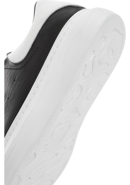 Erkek Siyah Bağcıklı Kalın Tabanlı Deri Sneaker 25SFD752218
