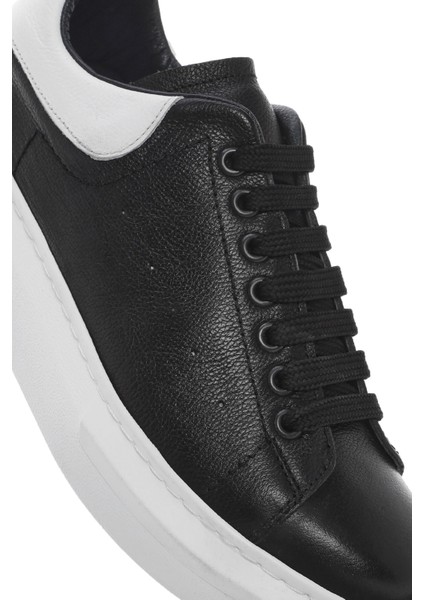 Erkek Siyah Bağcıklı Kalın Tabanlı Deri Sneaker 25SFD752218