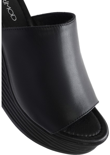 Kadın Siyah Dolgu Topuklu Deri Terlik 25SFD181018