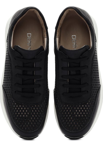 Kadın Siyah Bağcıklı Kalın Tabanlı Deri Sneaker 25SFD501718