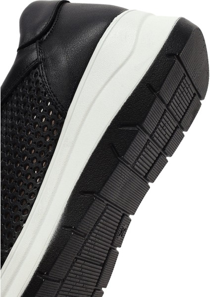 Kadın Siyah Bağcıklı Kalın Tabanlı Deri Sneaker 25SFD501718