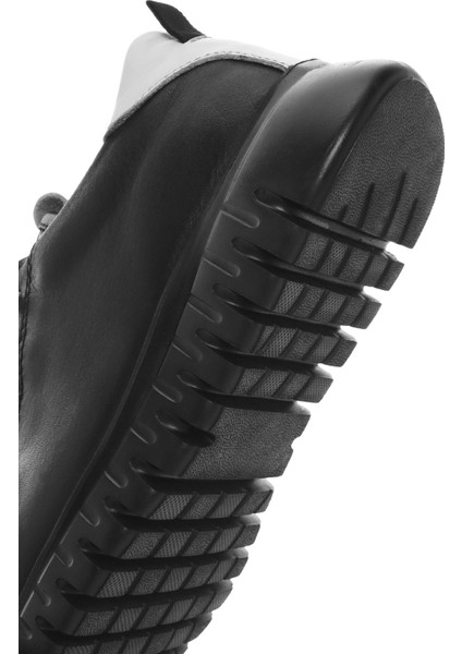 Kadın Siyah Bağcıklı Deri Sneaker 25SFD501918