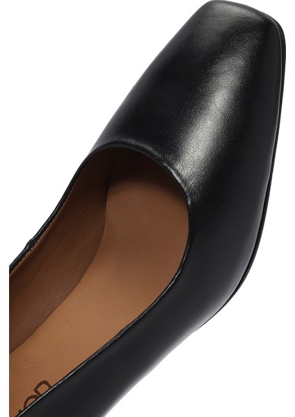 Kadın Siyah Kalın Kısa Topuklu Deri Stiletto 25SFD132518