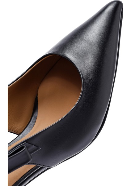 Kadın Siyah Arkası Açık Ince Topuklu Deri Ayakkabı 25SFD132018