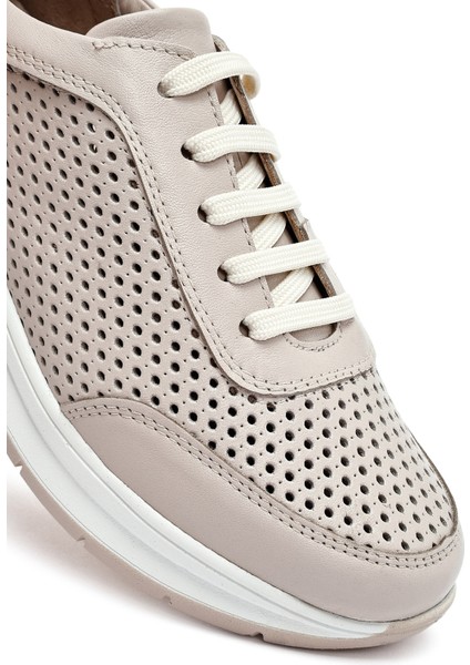 Kadın Krem Bağcıklı Kalın Tabanlı Deri Sneaker 25SFD501718