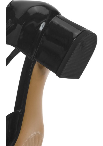 Kadın Siyah Bilekten Tokalı Kısa Kalın Topuklu Rugan Deri Ayakkabı 25SFD140916