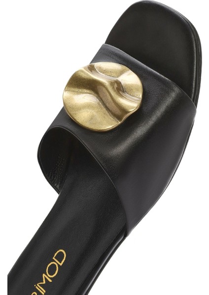 Kadın Siyah Aksesuarlı Deri Terlik 25SFD180418