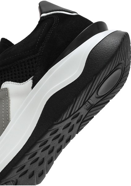 Erkek Siyah Bağcıklı Kalın Tabanlı Deri Sneaker 25SFD795014