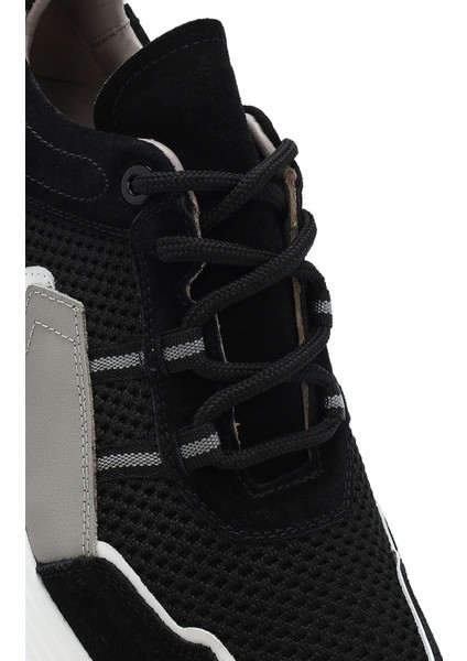 Erkek Siyah Bağcıklı Kalın Tabanlı Deri Sneaker 25SFD795014
