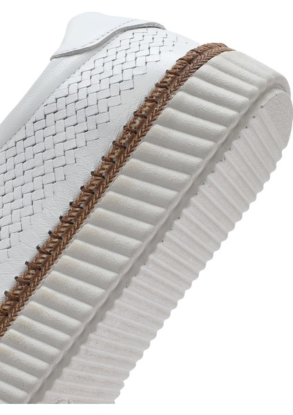 Kadın Beyaz Bağcıklı Kalın Tabanlı Deri Sneaker 25SFD501818