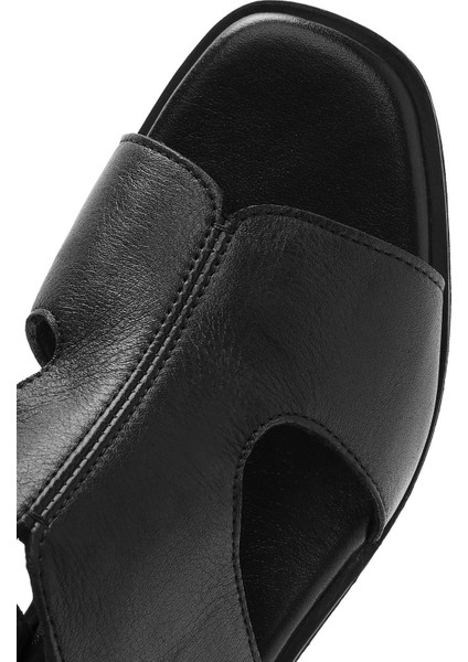 Kadın Siyah Dolgu Topuklu Deri Sandalet 25SFD153218