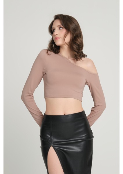 Kadın Boyunda Biyeli Bluz