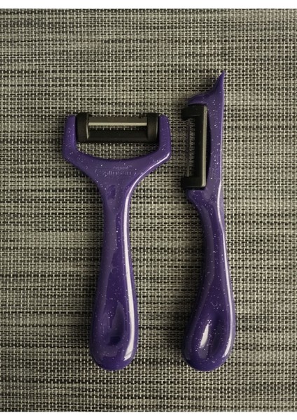 Mor ve Siyah Renklerde Çift Soyacak Seti, Pratik ve Şık Kullanım Sağlar.