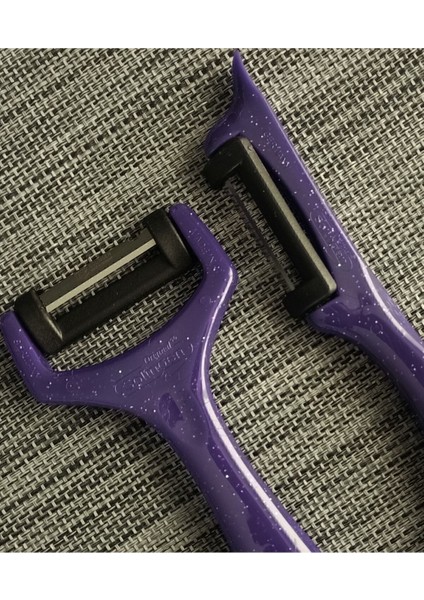 Mor ve Siyah Renklerde Çift Soyacak Seti, Pratik ve Şık Kullanım Sağlar. fiyatları