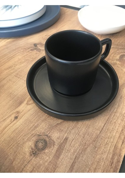 Mat Siyah Fincan ve Tabak Seti, Şık ve Kullanışlı Tasarım