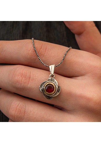 Gümüş Kırmızı Taşlı Gül Model Kadın Kolye SL12658