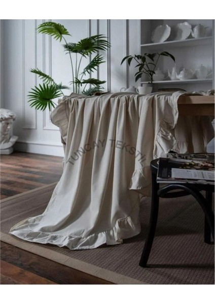 Bej Renkli, %100 Pamuk Keten Fırfırlı Masa Örtüsü, Şık ve Doğal Görünüm Sağlar.