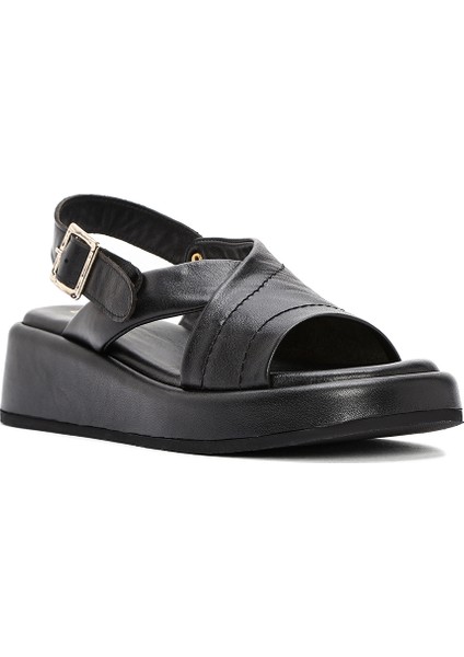 Kadın Siyah Bilekten Tokalı Kalın Tabanlı Deri Sandalet 25SFD201318
