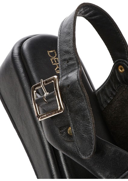 Kadın Siyah Bilekten Tokalı Kalın Tabanlı Deri Sandalet 25SFD201318