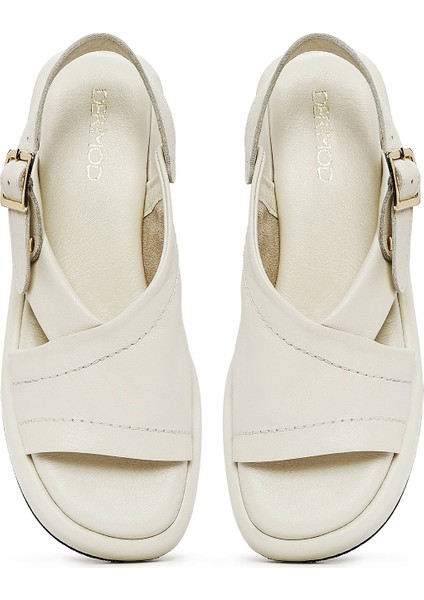 Kadın Bej Bilekten Tokalı Kalın Tabanlı Deri Sandalet 25SFD201318