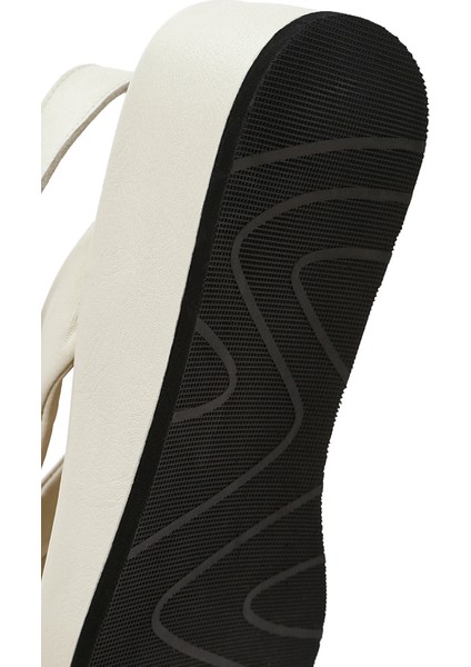 Kadın Bej Bilekten Tokalı Kalın Tabanlı Deri Sandalet 25SFD201318