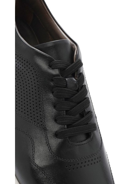 Erkek Siyah Bağcıklı Kalın Tabanlı Deri Sneaker 25SFD603718