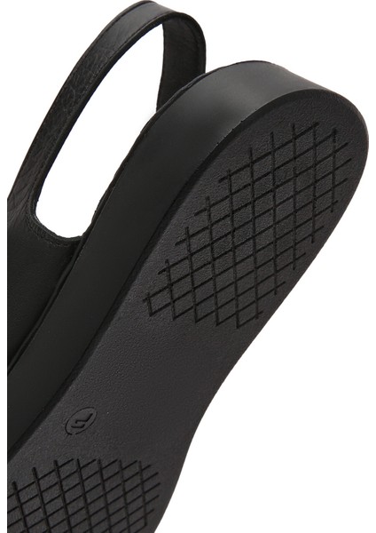 Kadın Siyah Kalın Tabanlı Deri Comfort Sandalet 25SFD340718