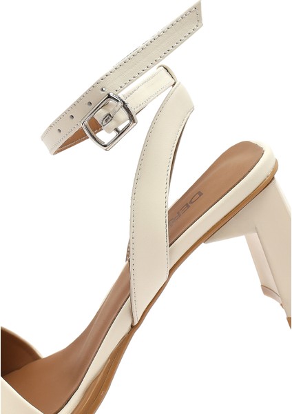 Kadın Siyah Bilekten Tokalı Kalın Topuklu Deri Sandalet 25sfd131218