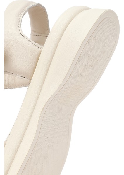 Kadın Bej Bilekten Tokalı Deri Sandalet 25SFD351118