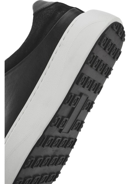Erkek Siyah Bağcıklı Kalın Tabanlı Deri Sneaker 25SFD641618
