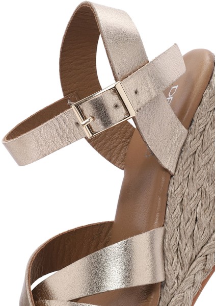 Kadın Altın Bilekten Tokalı Dolgu Topuklu Metalik Deri Espadril Sandalet 25SFD153332