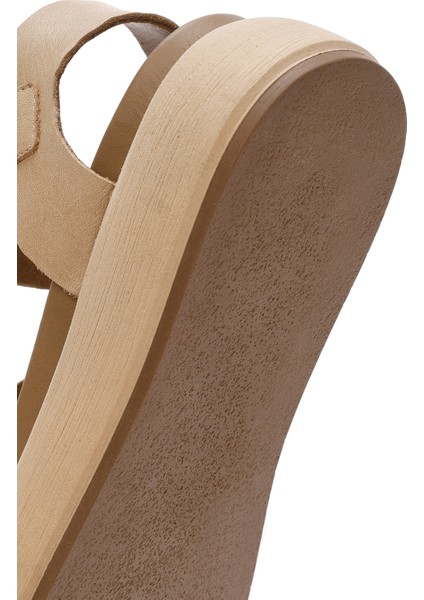 Kadın Kahverengi Bilekten Bantlı Kalın Tabanlı Deri Sandalet 25SFD550018