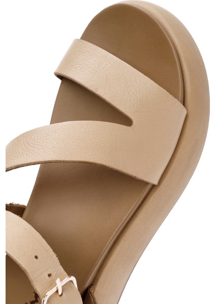 Kadın Kahverengi Bilekten Bantlı Kalın Tabanlı Deri Sandalet 25SFD550018